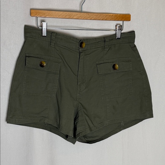 Vuori Pants - Vuori Vintage Ripstop Utility Short Size Large in Army Green Stretch Outdoor EUC